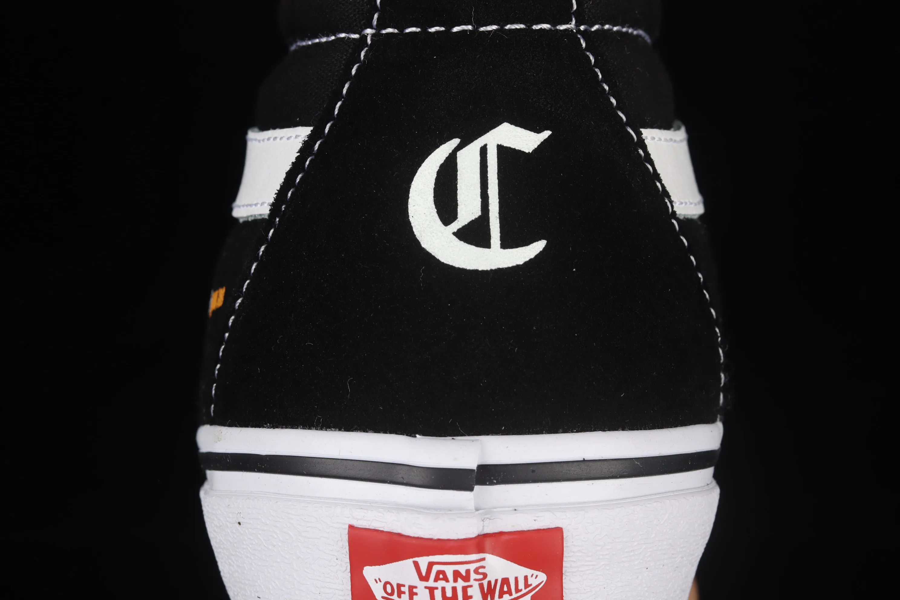 All categories Vans Vans series Vans Hi Vans high-top plus velvet Vans Sk8-Hi Classics joint model Vans high-top casual sneakers VN0A4BVB26C